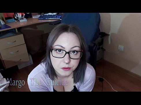 ❤️ Sexy Girl with Glasses Sucks Dildo Deeply on Camera ❤️ Hanya porno pada kami